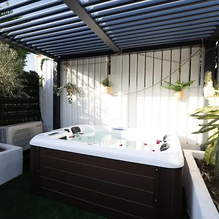 Jacuzzi Prive & Cinema - Maison Romantique