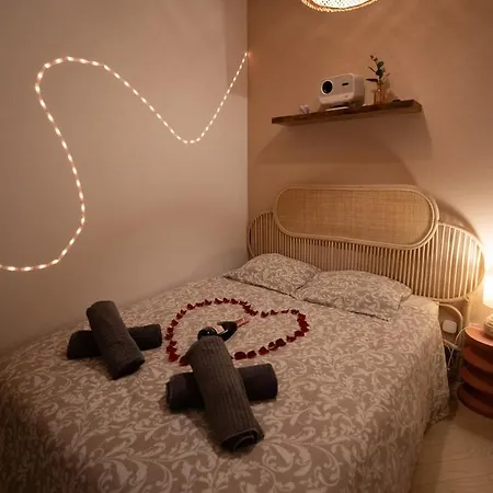Holiday home Jacuzzi Prive & Cinema - Maison Romantique Agde