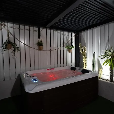 Holiday home Maison Romantique Avec Cinema