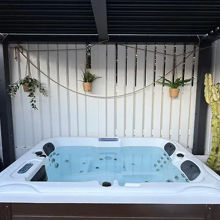 Jacuzzi Prive & Cinema - Maison Romantique Agde