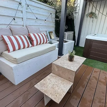 Jacuzzi Prive & Cinema - Maison Romantique Holiday home