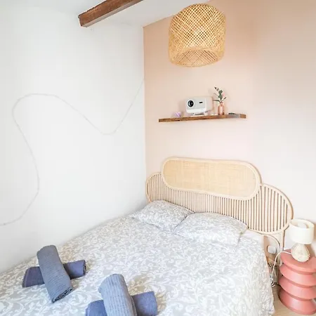 Jacuzzi Prive & Cinema - Maison Romantique *