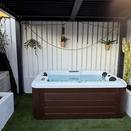 Jacuzzi Prive & Cinema - Maison Romantique Agde
