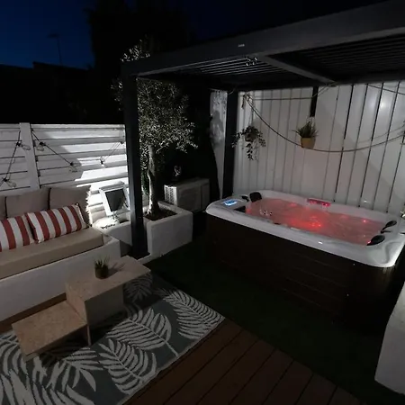 Jacuzzi Prive & Cinema - Maison Romantique Holiday home
