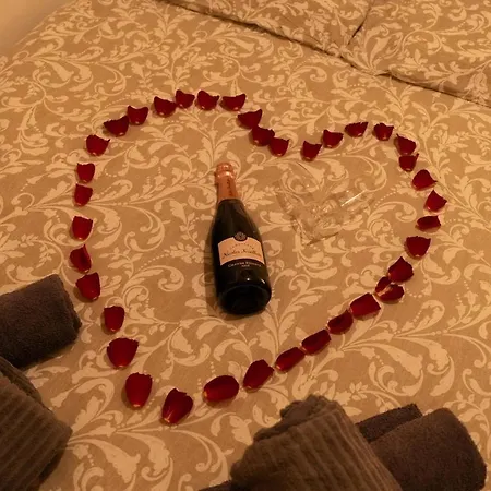Jacuzzi Prive & Cinema - Maison Romantique Holiday home