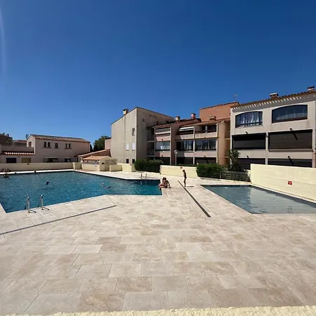 Holiday home Jacuzzi Prive & Cinema - Maison Romantique *