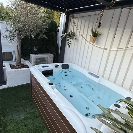 Jacuzzi Prive & Cinema - Maison Romantique Holiday home Agde