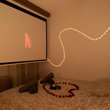 Будинок відпочинку Jacuzzi Prive & Cinema - Maison Romantique Агд